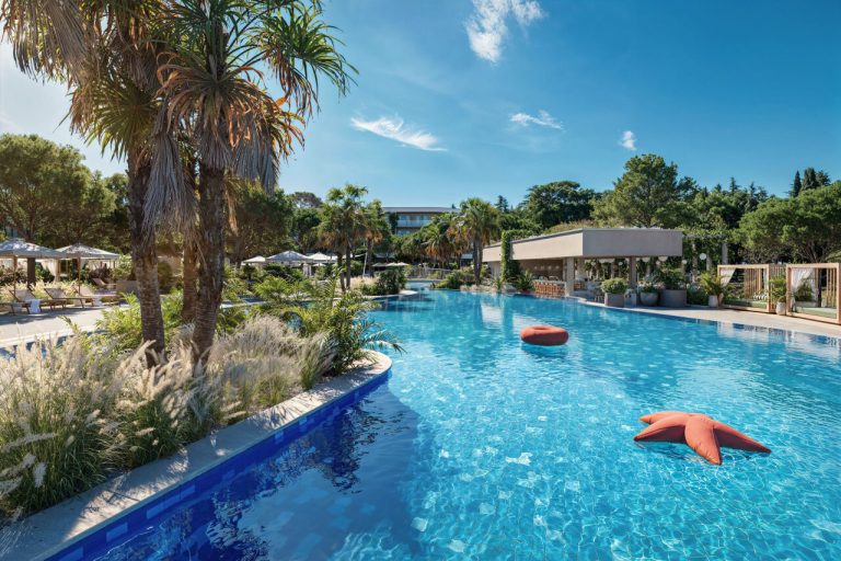 CGI_Pical Resort, Valamar Collection_outdoor pool_04 (13256) [lowres]